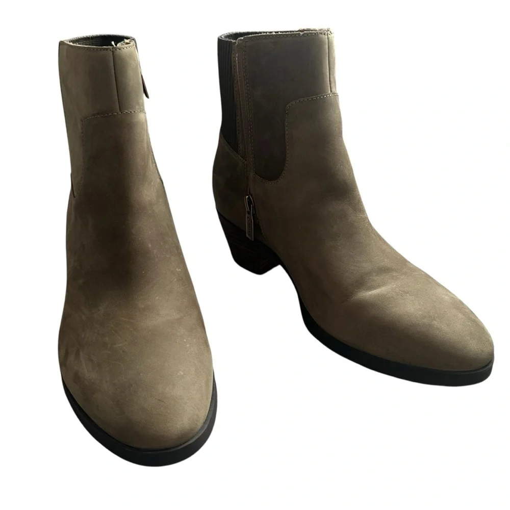 VIONIC VIVIEN SHANTELLE DARK OLIVE GREEN HEELED BOOTS SIZE 8
